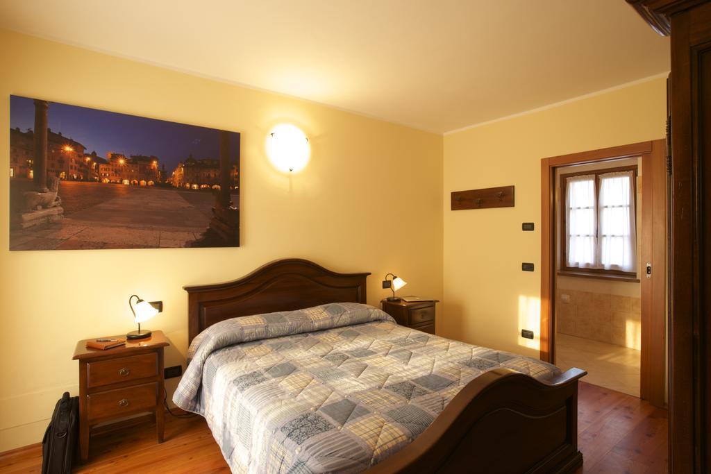 Agriturismo Al Picchio Villa Ala Phòng bức ảnh