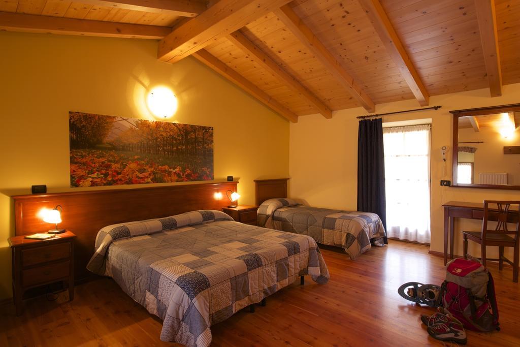 Agriturismo Al Picchio Villa Ala Phòng bức ảnh